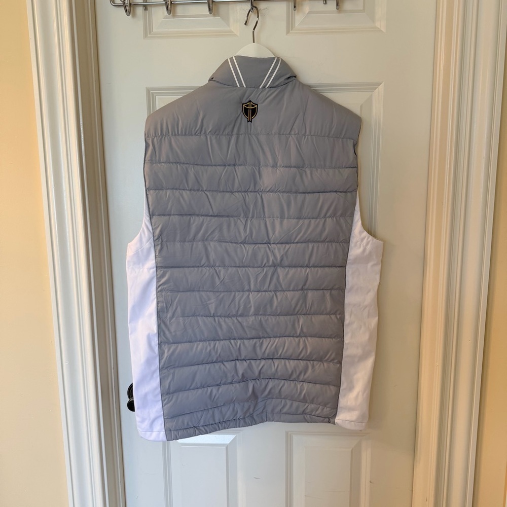 NWT Sunice Presidents Cup Golf Light Gray Men’s Puffer Vest - Picture 2 of 5